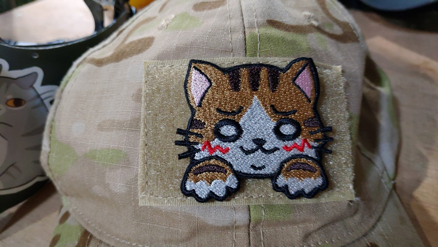 キャップに付けた猫のワッペン